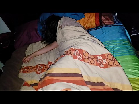 ❤️ Vicfilo kritikante sian junan duonpatrinon dum ŝi dormas. Porno ĉe eo.epicpornvideos-com.ru ❌️❤